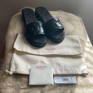 NWT Valentino Slides